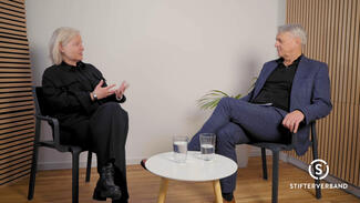 Elke Völmicke im Gespräch mit Volker Meyer-Guckel (Video) Elke Völmicke im Gespräch mit Volker Meyer-Guckel (Video)